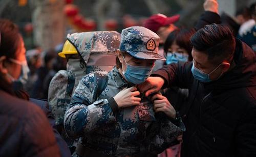 ů����һ��(ch��ng)�c��������һ���t(y��)���ĸ��Ռ�(du��)Ԓ