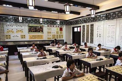 ����J(r��n)��19��(g��)��У���A��(y��u)����y(t��ng)�Ļ����л���