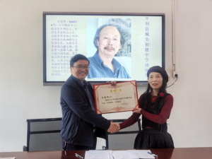 ���ƽ�������҅ǹ�������l(xi��ng)�W(xu��)У��ٛ(z��ng)��Ʒ