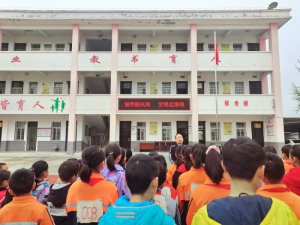 �h�������l(xi��ng)�h�����(zh��n)���ČW(xu��)У�����Ѹ������� �s�m(x��)�tɫ����