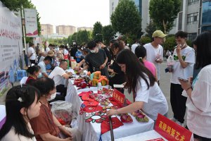 �����и���^(q��)�e��2022���Ļ�����Ȼ�z�a(ch��n)������չʾ���(d��ng)
