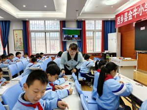 �h�������l(xi��ng)�h��ţС�W(xu��)�_(k��i)չ�W(xu��)�ƻ����߽��г��л��(d��ng)