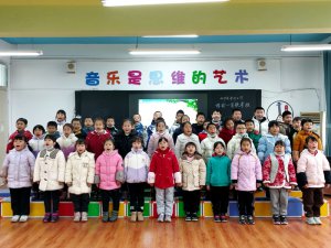 �h�������l(xi��ng)�h��ţС�W(xu��)�_չ���nǰһ�׸衱����
