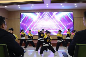 ����������С�_չ�ڶ��n�óɹ�չʾ�߼��L(zh��ng)�_���ջ��(d��ng)