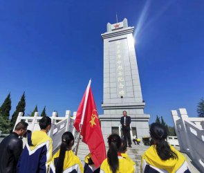 �h�������l(xi��ng)�h�{���(zh��n)���ČW(xu��)У������Ӣ��