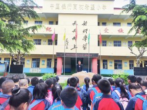 ���������Ͽhʯ���(zh��n)�̘�(sh��)С�W(xu��)���_(k��i)����һ�����ļ���ȫ������(zhu��n)�}���L(zh��ng)��(hu��)