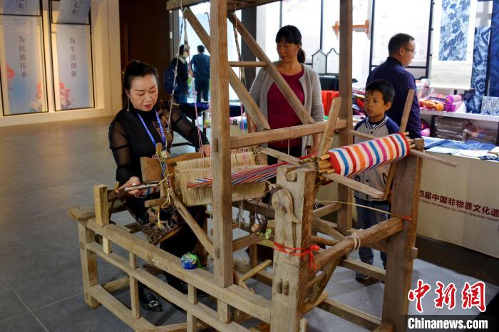 ���z���������^��չʾ�����C��ʹ�÷����������� �z