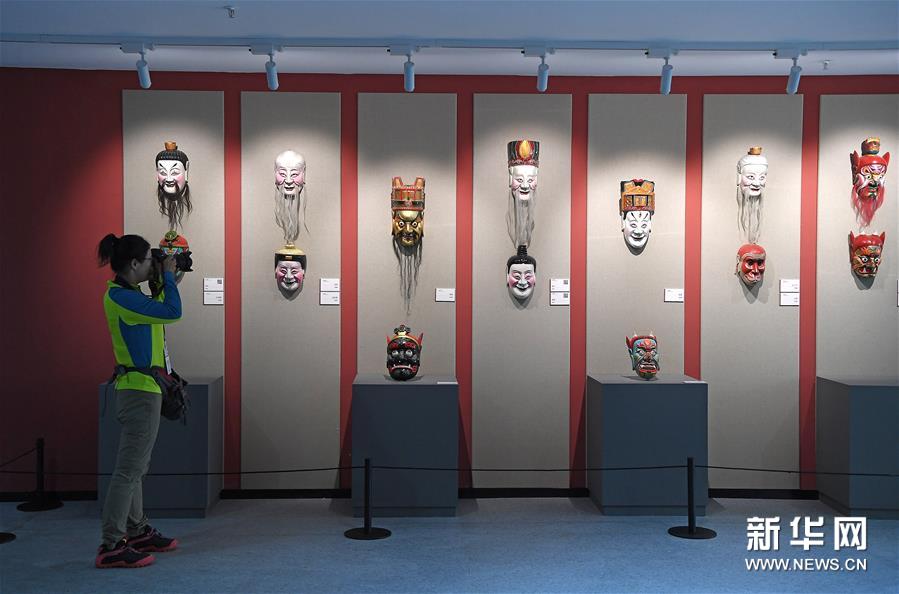 ���Ļ�����2���o��Ⱥ�����S���H����Ļ����չ�_չ