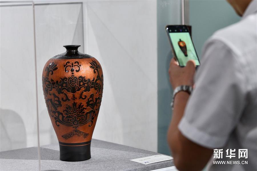 �����H����3���ӱ��մ�չ���R�������e��