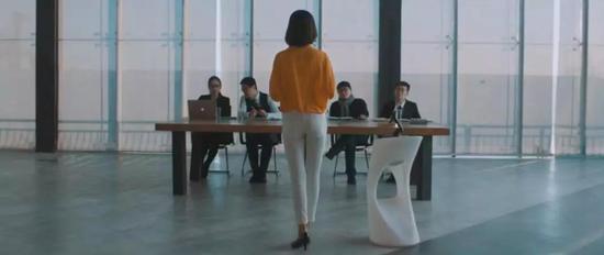 �����s�ڄe�˵�ǰ��