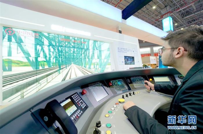 ��������ƽ�r���Ї���ɫ������x˼��ָ���¡��cף�ĸ��_��40���ꡤ��(chu��ng)�°l(f��)չ�������Aȫý�^�l���D�Ļ��ӣ���10����(chu��ng)�£�����һ�������ĕr�����