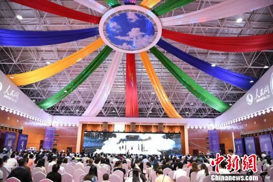 �����ö�����˹��(gu��)�H�Ļ���(chu��ng)����(hu��)��Ļ