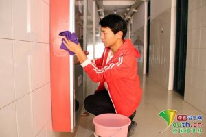 ����һ��У�_�O���ڄ��n�����ɿ��{��C�Ϝy�u��������Ҫ����