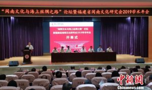 200�������ҌW(xu��)�߸���Ȫ�ݟ��h���}���Ļ��c���Ͻz�I֮·��