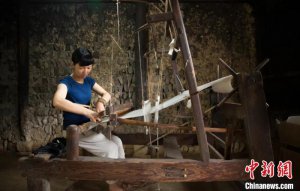 ���z�����������m��һ�����Ӵ�(li��n)����l(xi��ng)·ɽ����