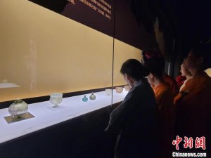 �z·��⡪���ĵ��к����L(zh��ng)���ĹŴ�����ˇ�g(sh��)չ��������