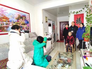 �����ˮ�h��Ⱥ��ϲ�¶� ���ӱ�����