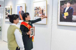 ����ӵ����������¾��ڄ�(d��ng)ģ�����������}�zӰչ�_Ļ