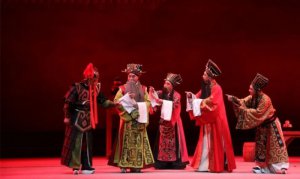 ԥ�������ļ���Ѳ���չ�վ���M����  չ�F(xi��n)һ����Ů�������