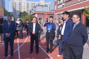 �r(sh��)���W(xu��)У���|(zh��)���l(f��)չ��ӑ��(hu��)��μ��С�W(xu��)���_(k��i)