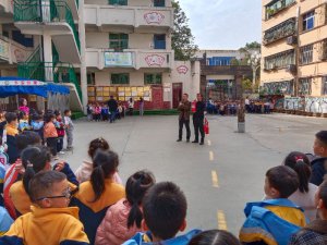 �h�������l(xi��ng)�hɏ��С�W(xu��)�_չ������ȫ�������