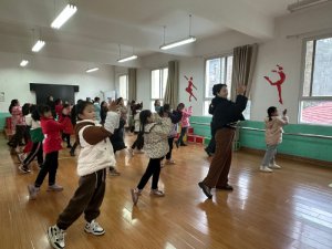 �h�������l(xi��ng)�hɳ���(zh��n)���ČW(xu��)У�_(k��i)չ�l(xi��ng)������m���(d��ng)