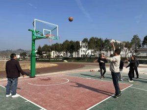 �h�������l(xi��ng)�h�{���(zh��n)���ČW(xu��)У�_(k��i)չ���������w����ِ