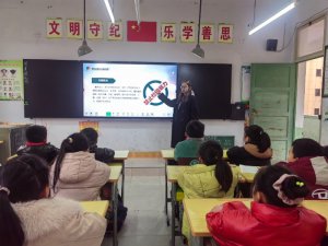 ���l(xi��ng)�h�|�PС�W�_չ���A��У�@�������������CУ�@����ȫ�������