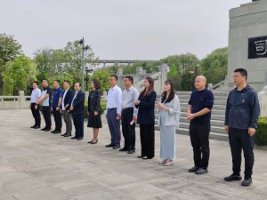 �����F·�����ˡ��ЌW(xu��)���Ќ�(zhu��n)�С����_(d��)�n�� һǧ�����W(xu��)���_(k��i)�����ڃ�����ЌW(xu��)���(d��ng)