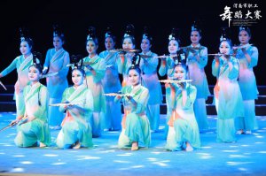 μ���Бcף���A���񹲺͇�����75�������赸��ِ�A�M��Ļ