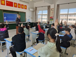 ��ˮ�h�����^С�W(xu��)�����(du��)�� 3��22�_(k��i)��ˮԴ���l(w��i)��(zh��n)��������̽��ˮ�W��