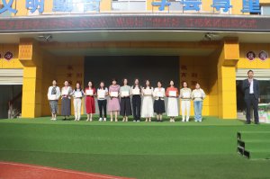 �h�������l(xi��ng)�h�|�P(gu��n)С�W(xu��)�e���׌á��ĺüt÷�̎����C��(ji��ng)��Y