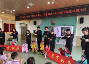 μ���к��(y��ng)�h��ʷ��z�M(j��n)У�@