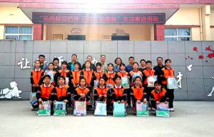 �Aꎣ��c����һ���tɫ���v��(r��n)ͯ��